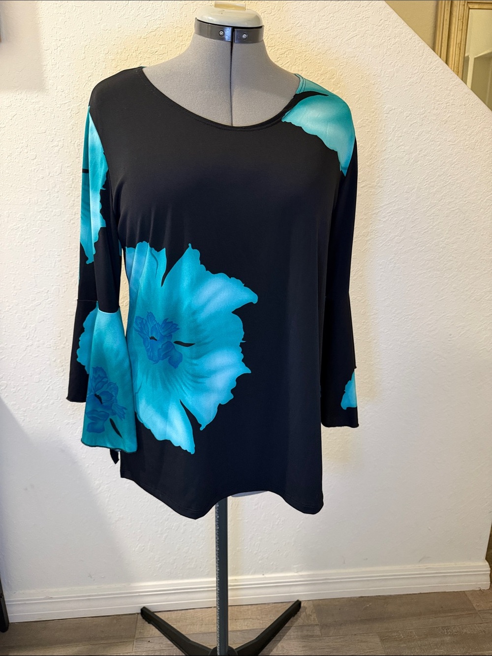 Black Long-Sleeve Tunic Top with Teal Floral Print